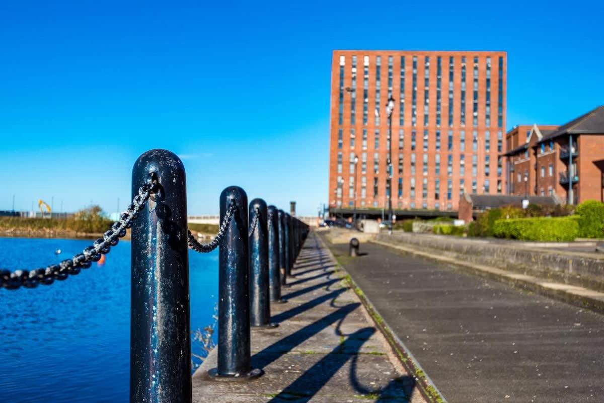 Fabulous Quayside Apartment With Free Parking Liverpool Bagian luar foto
